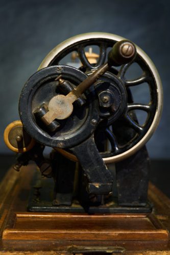 STILLEVEN OUDE NAAIMACHINE 